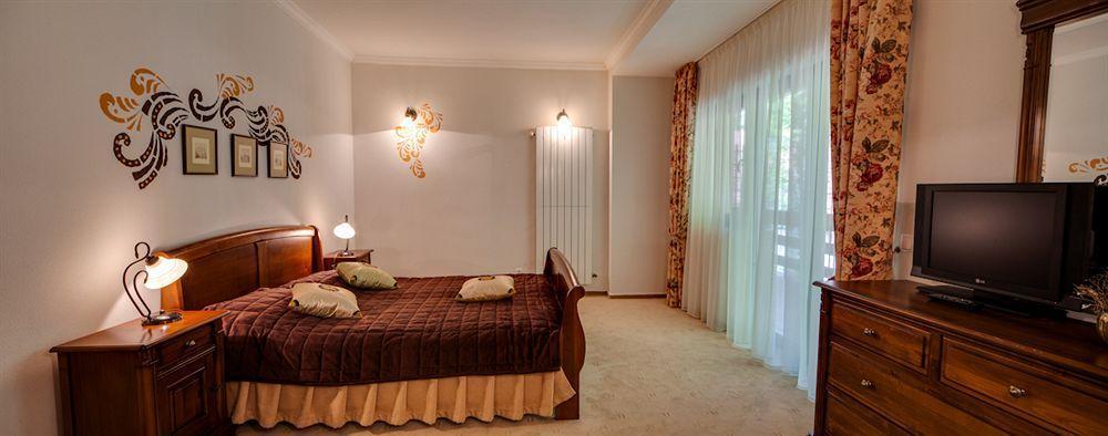 Hotel Regal ซินายา ภายนอก รูปภาพ